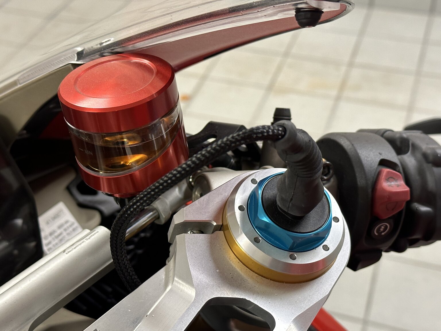 Exteriörbild på 2020 Ducati Panigale V4 25° Anniversario (40)