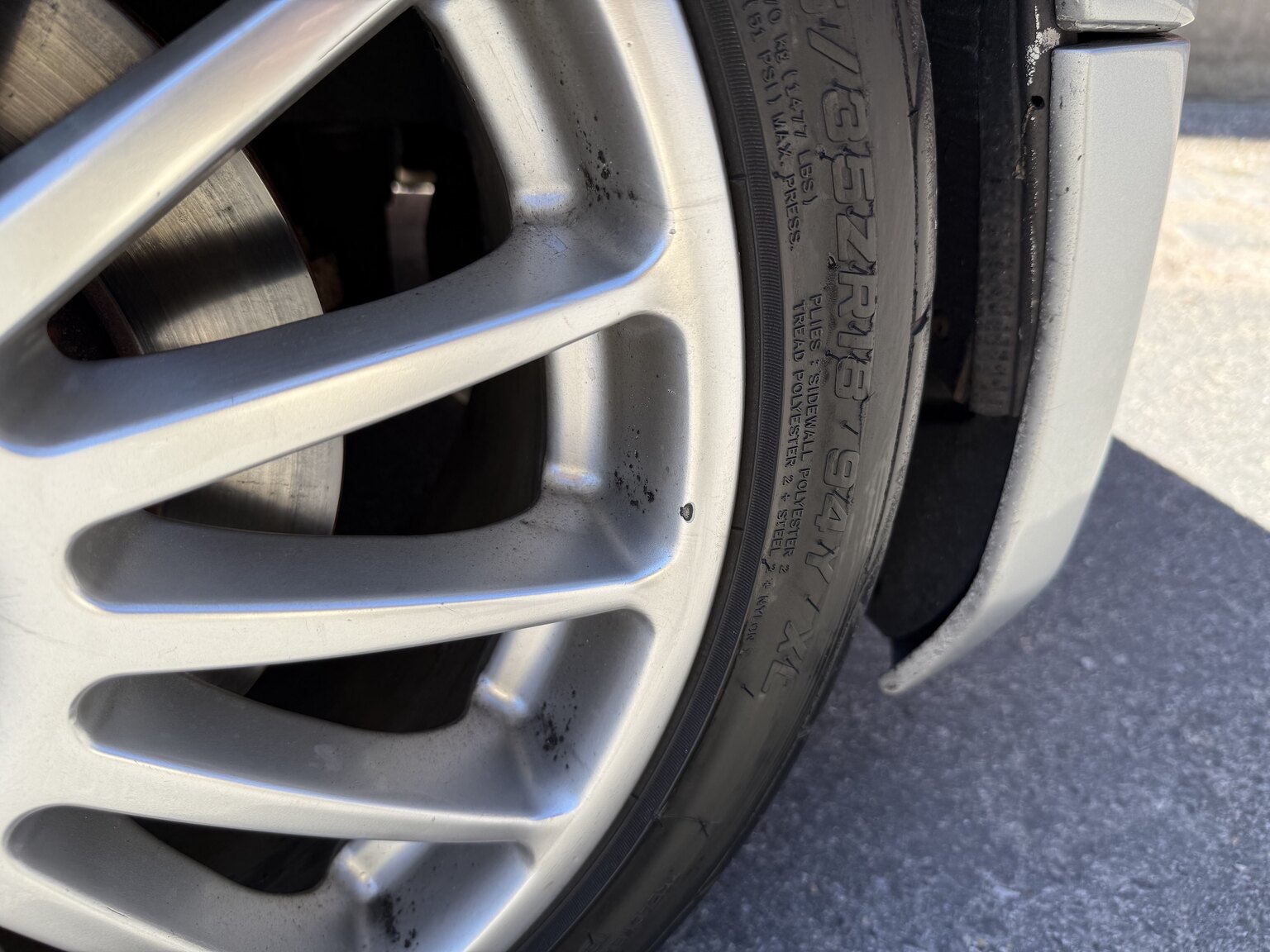 Exterior image of 2002 Renault Clio Sport V6
