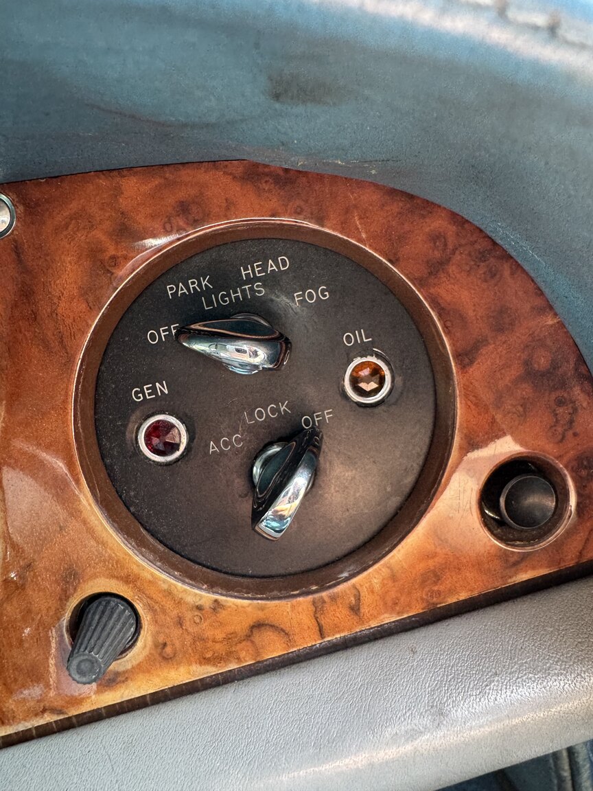 Interior image of 1976 Rolls-Royce Silver Shadow