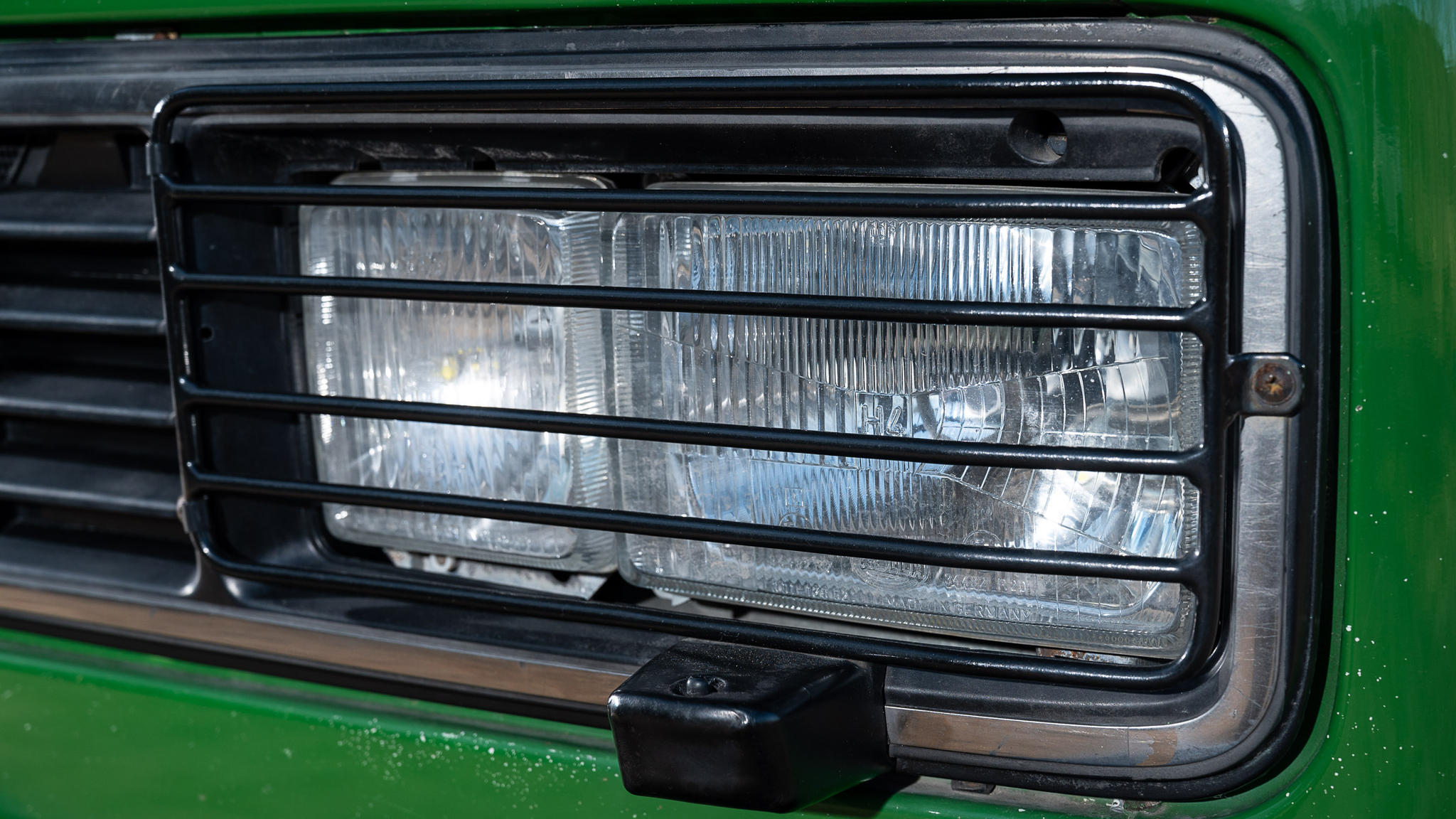 Exterior image of 1992 Volkswagen T3 Kombi Syncro 16" Westfalia