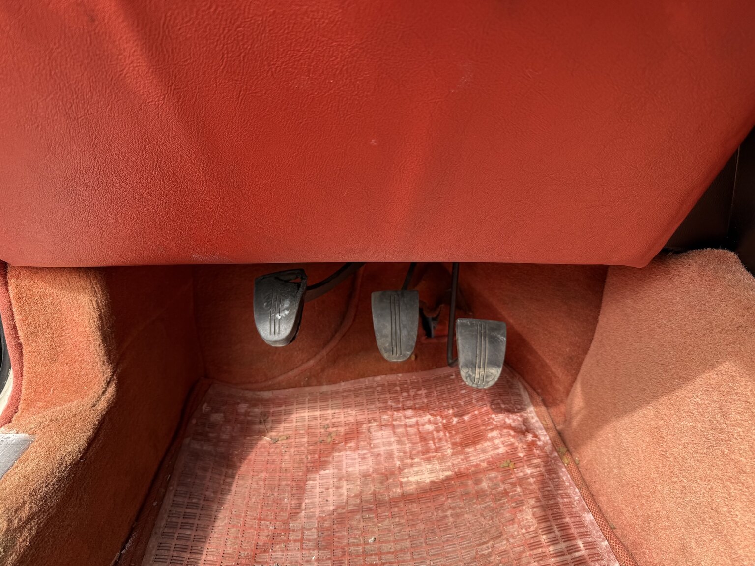 Interior image of 1967 Rover 2000 TC 2.0 OHC