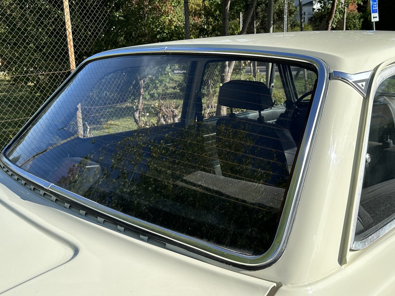 Exterior image of 1973 Volvo 142
