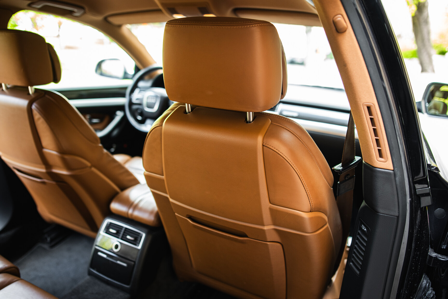 Interior image of 2009 Audi S8 5.2 V10 FSI Quattro