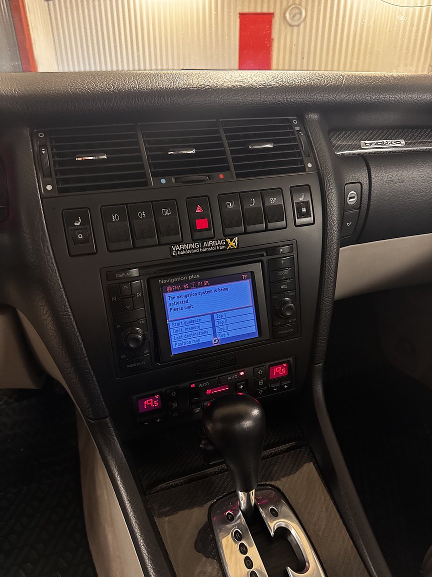 Innenraumfoto von 1999 Audi S8 4.2 Quattro
