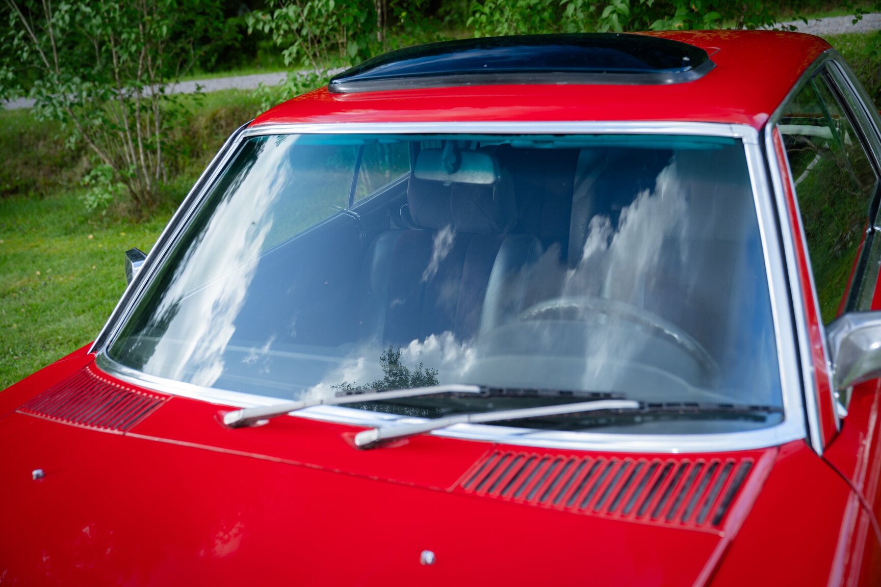 Exterior image of 1975 Mercedes-Benz 350 SLC