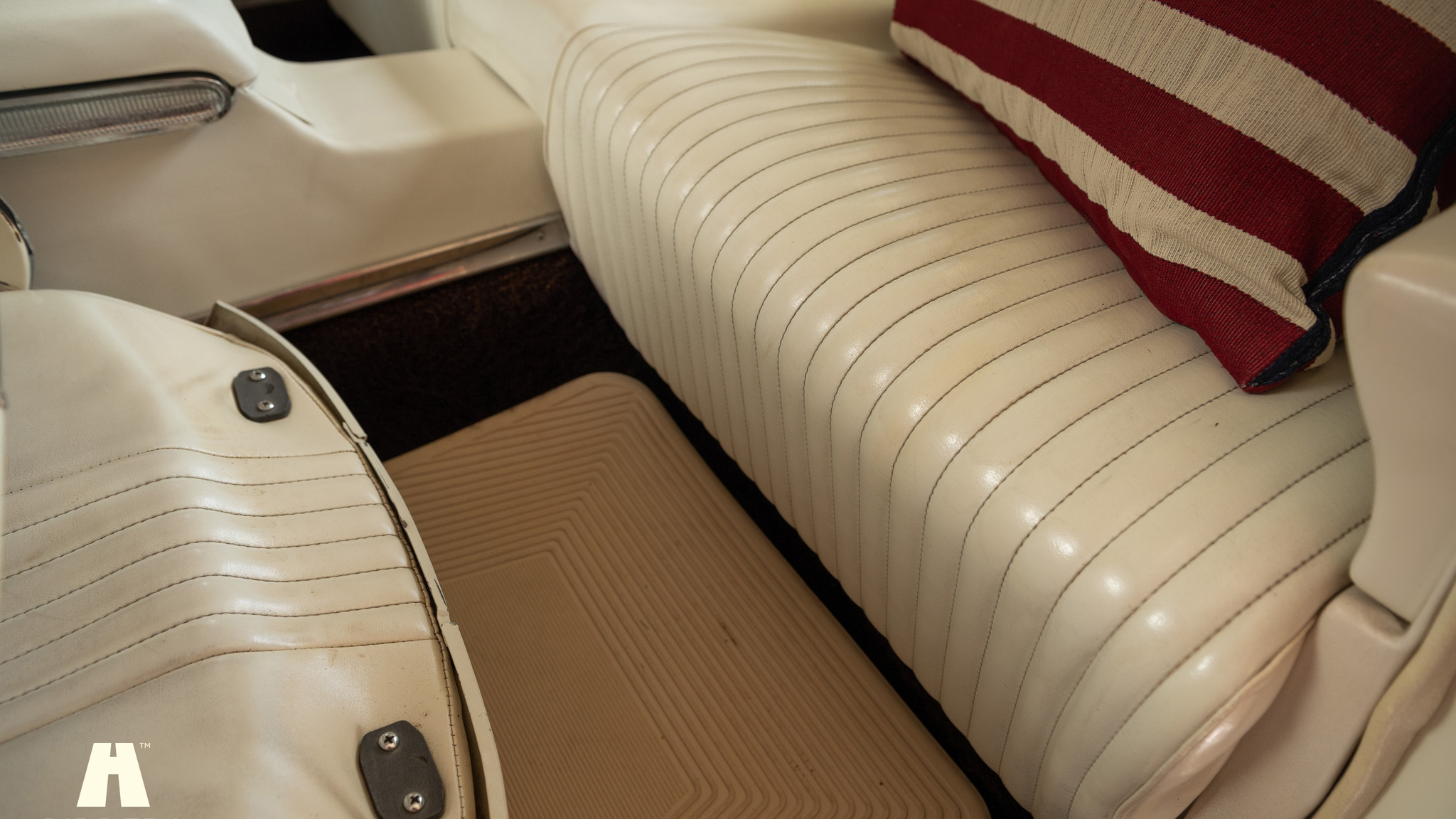 Interior image of 1964 Ford Thunderbird 6.4 HT (54)