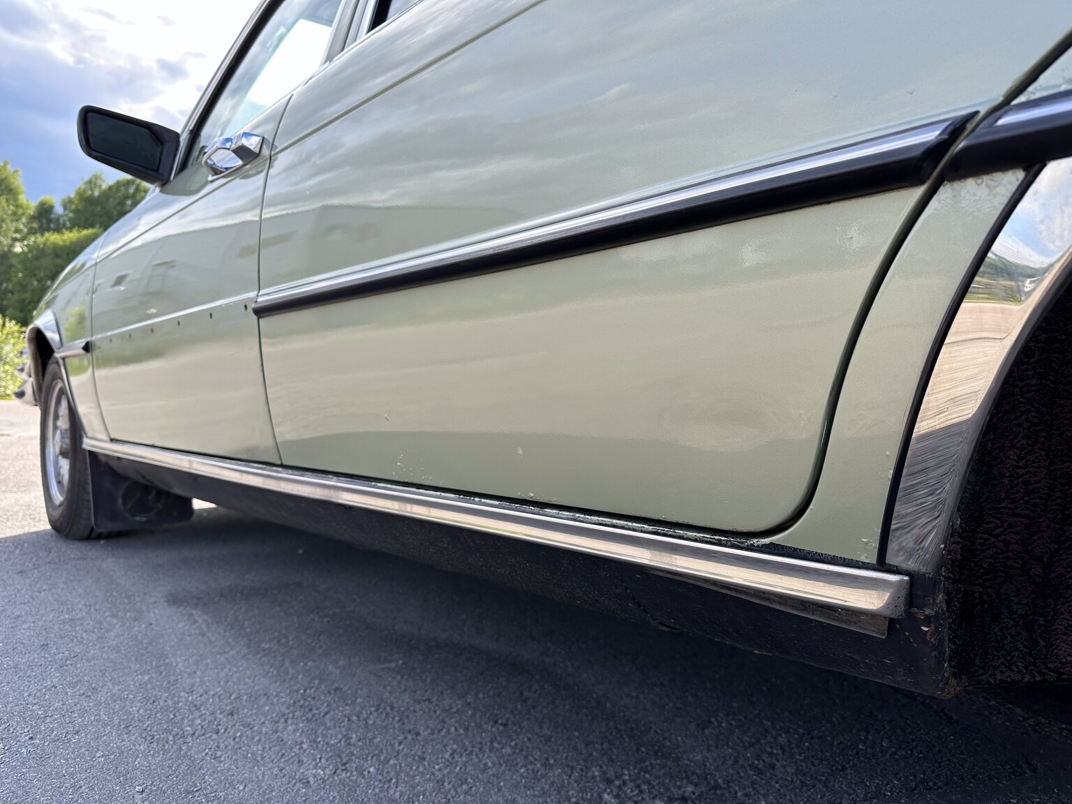 Exterior image of 1975 Mercedes Benz 450 SEL (70)