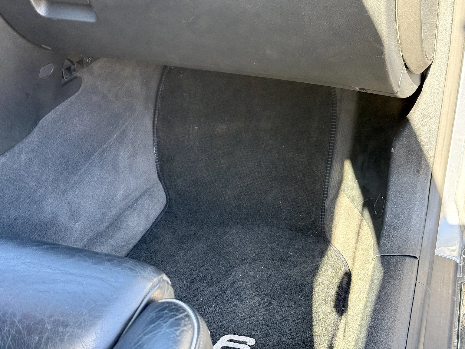 Interior image of 2002 Audi RS 6 Avant (56)