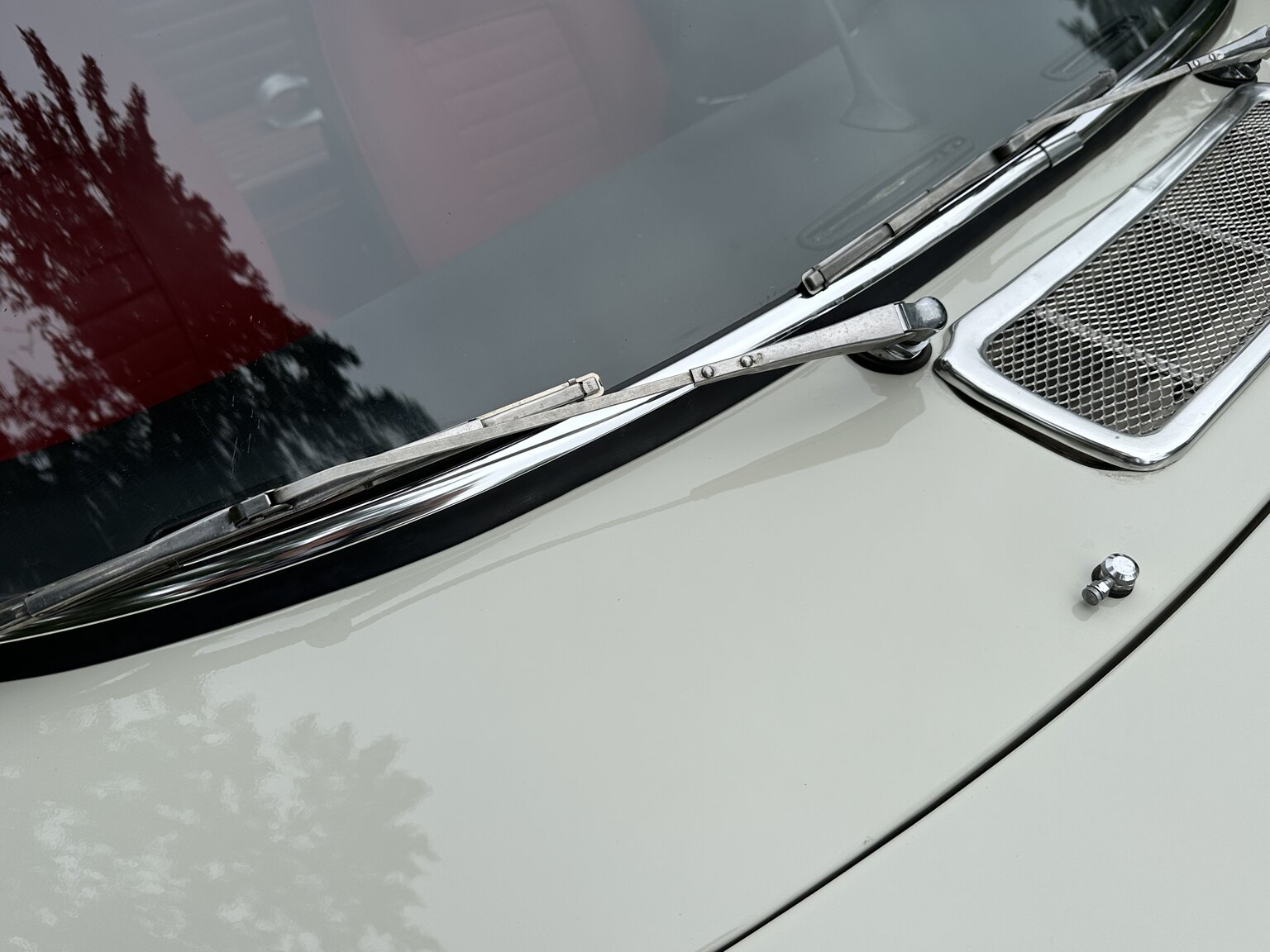 Exterior image of 1964 Volvo P 1800 S