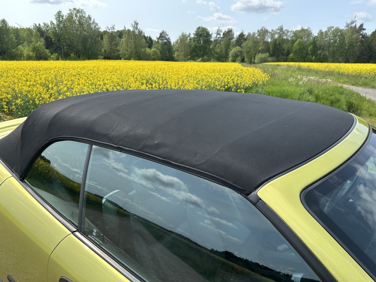 Exterior image of 2004 SAAB 9.3 Aero Convertible 2.0T