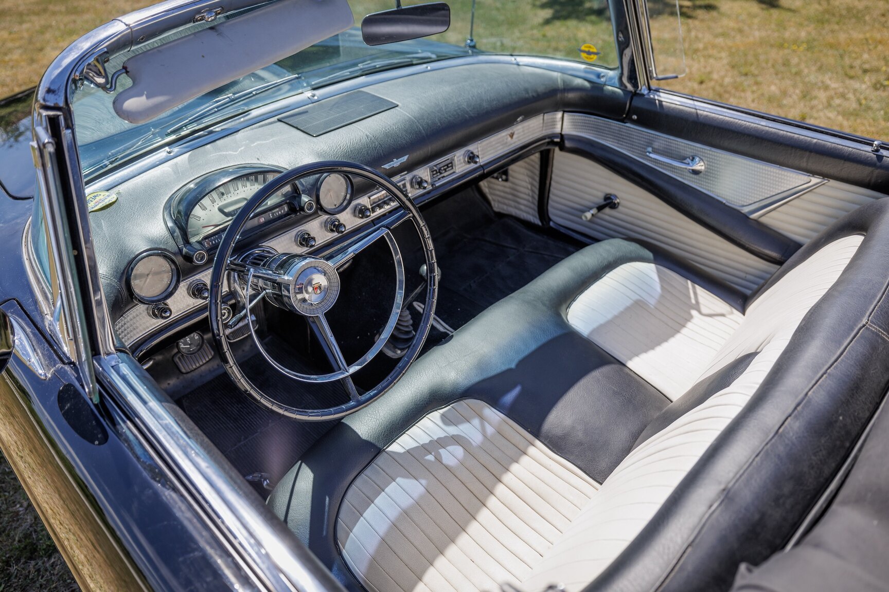 Interiörbild 1956 Ford Thunderbird