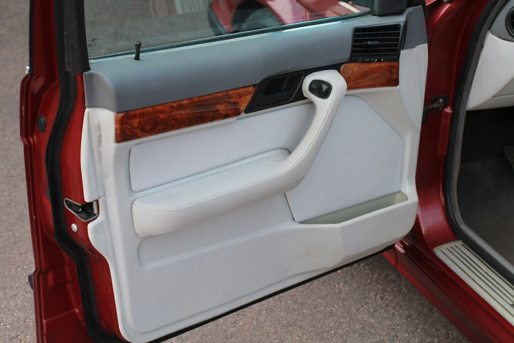 Innenraumfoto von 1993 BMW 540i Sedan (1)
