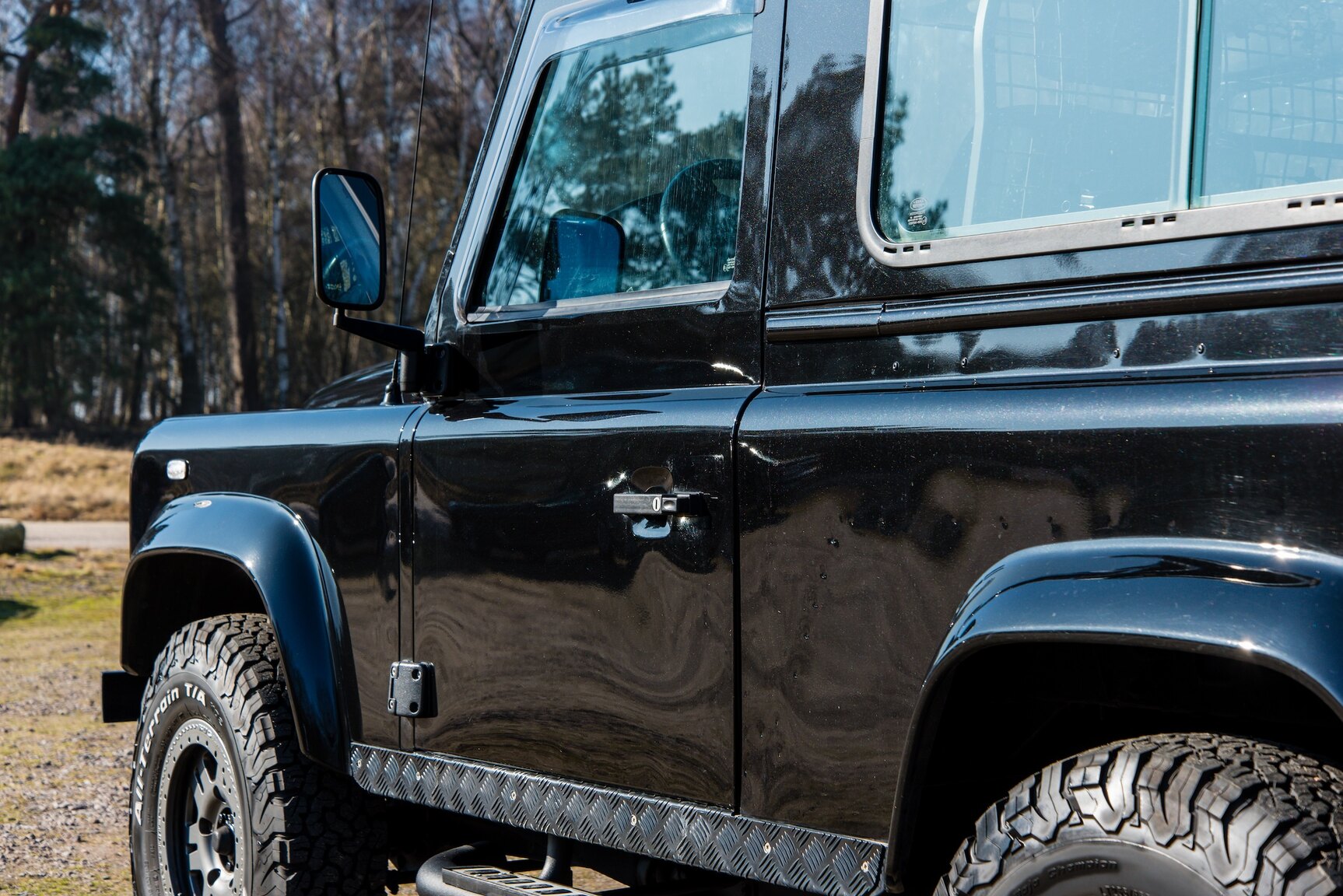 Exterior image of 2009 Land Rover Defender 90 2.4 TD4 4x4