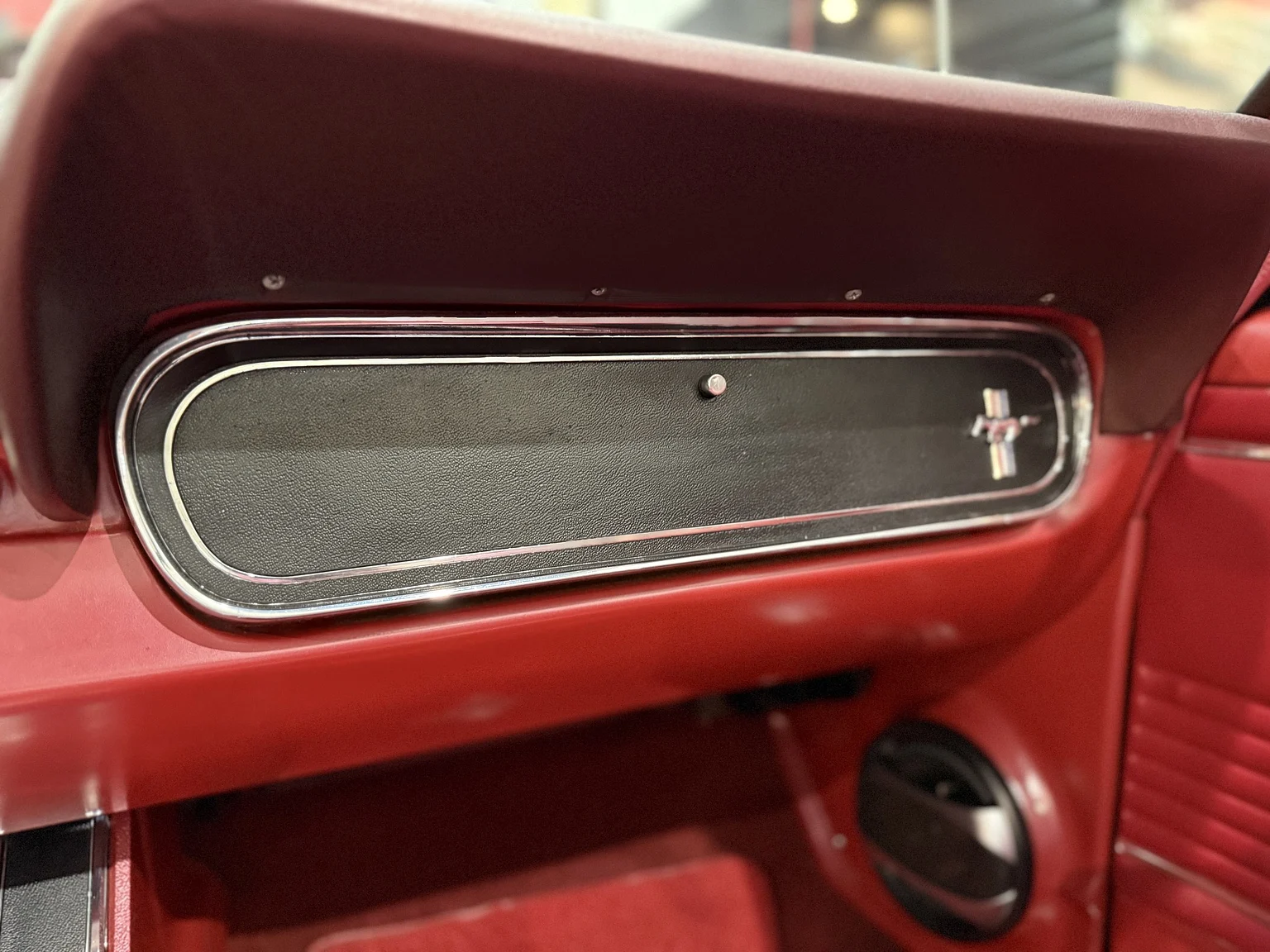 Interior image of 1966 Ford Mustang Convertible (23)