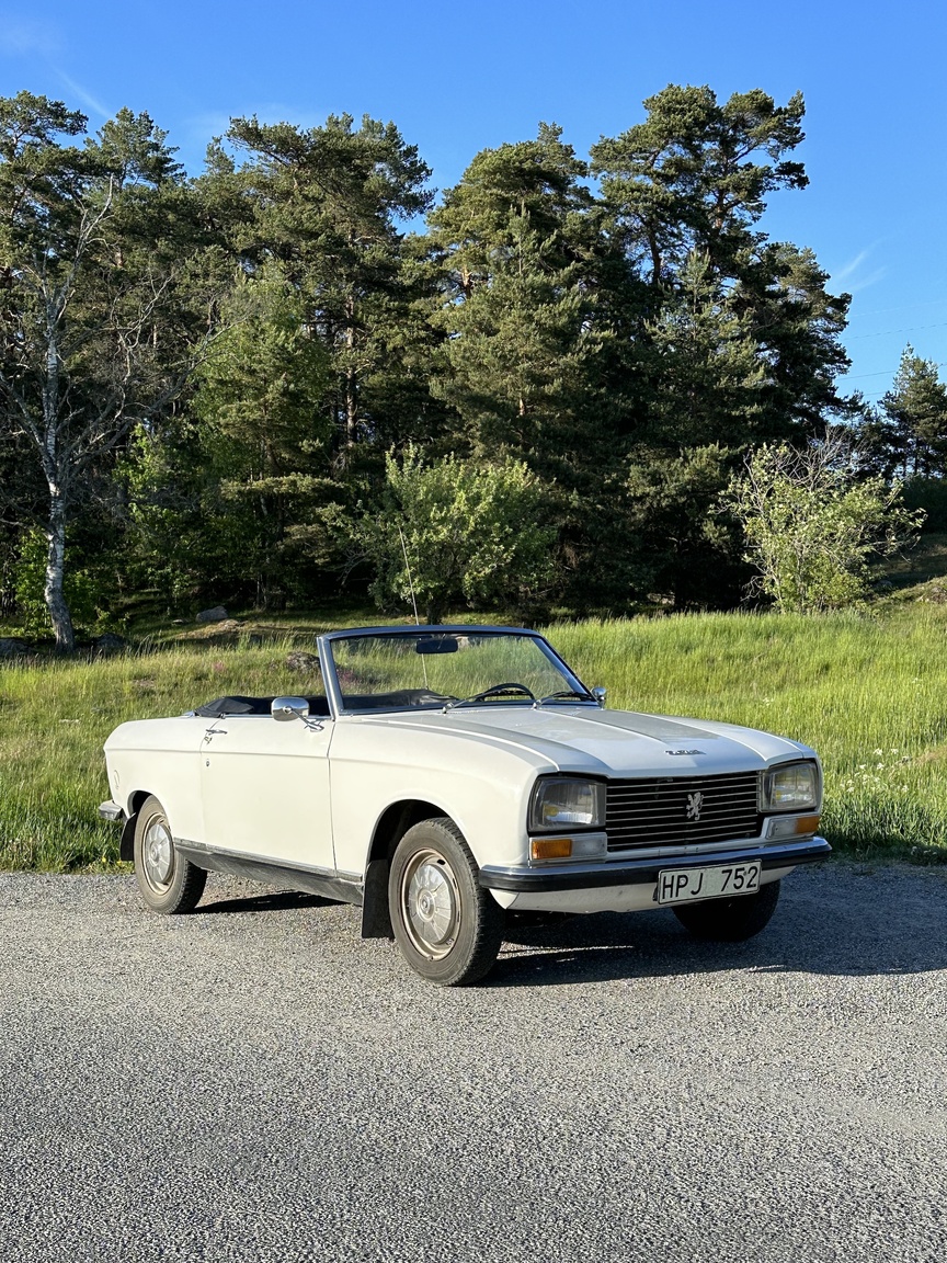 Exterior image of 1970 Peugeot 304 Cabriolet