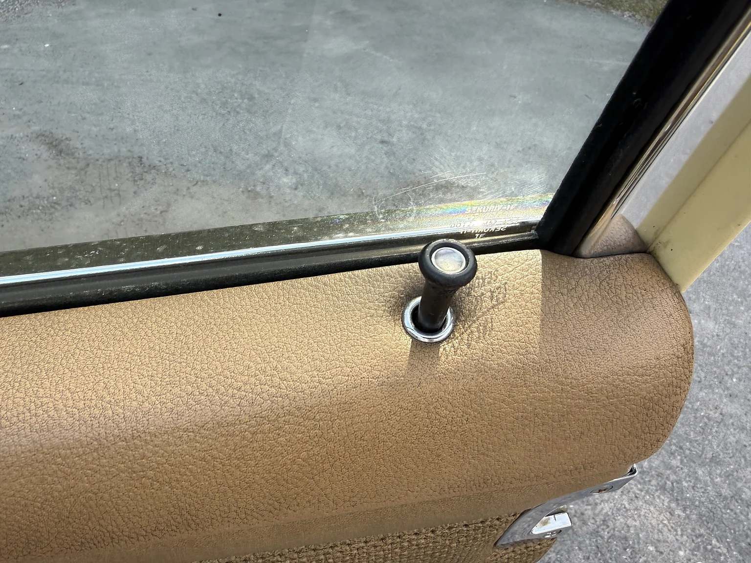 Innenraumfoto von 1974 Mercedes-Benz 230 Automatic (85)
