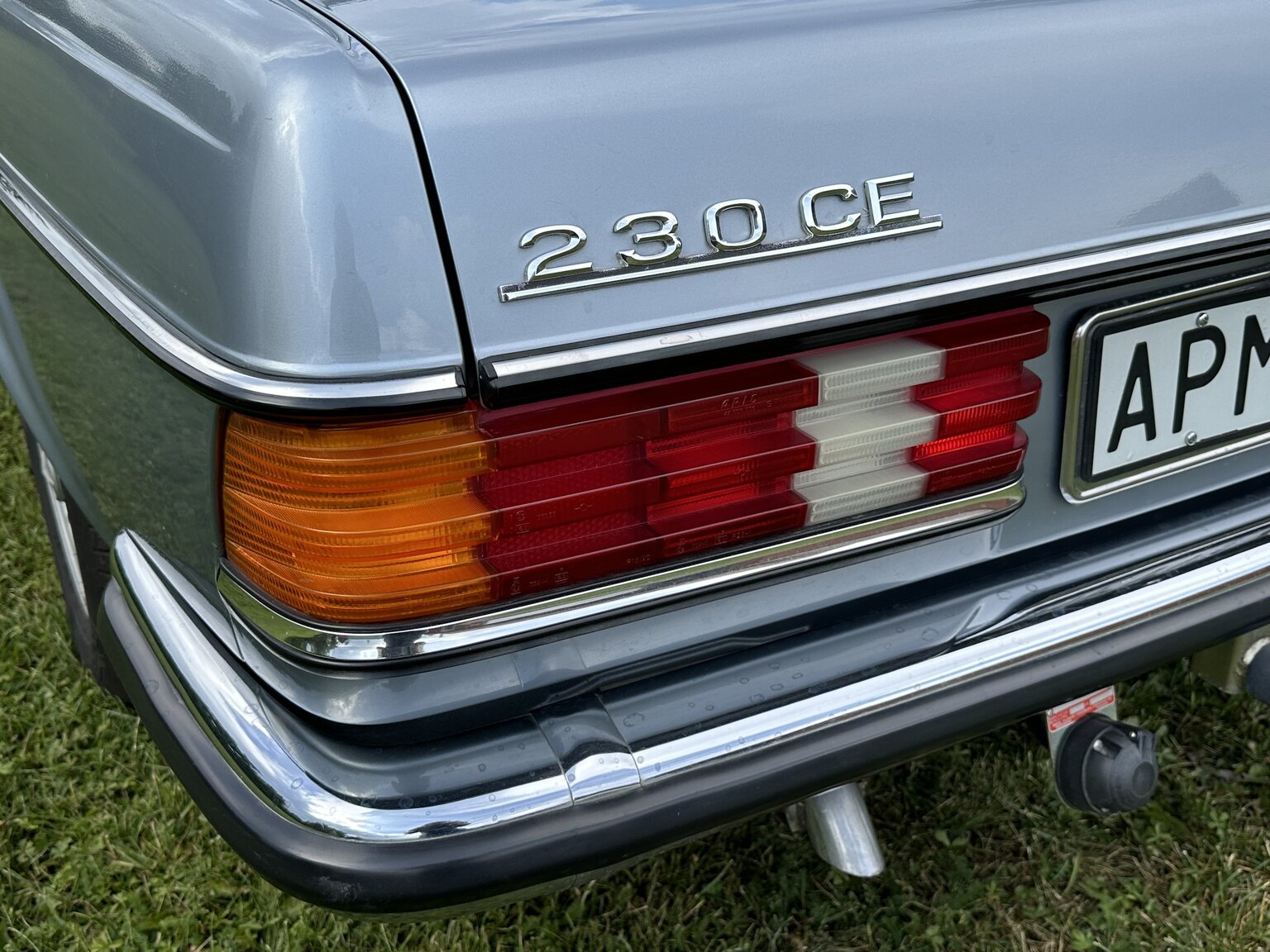 Exteriörbild på 1984 Mercedes-Benz 230 CE