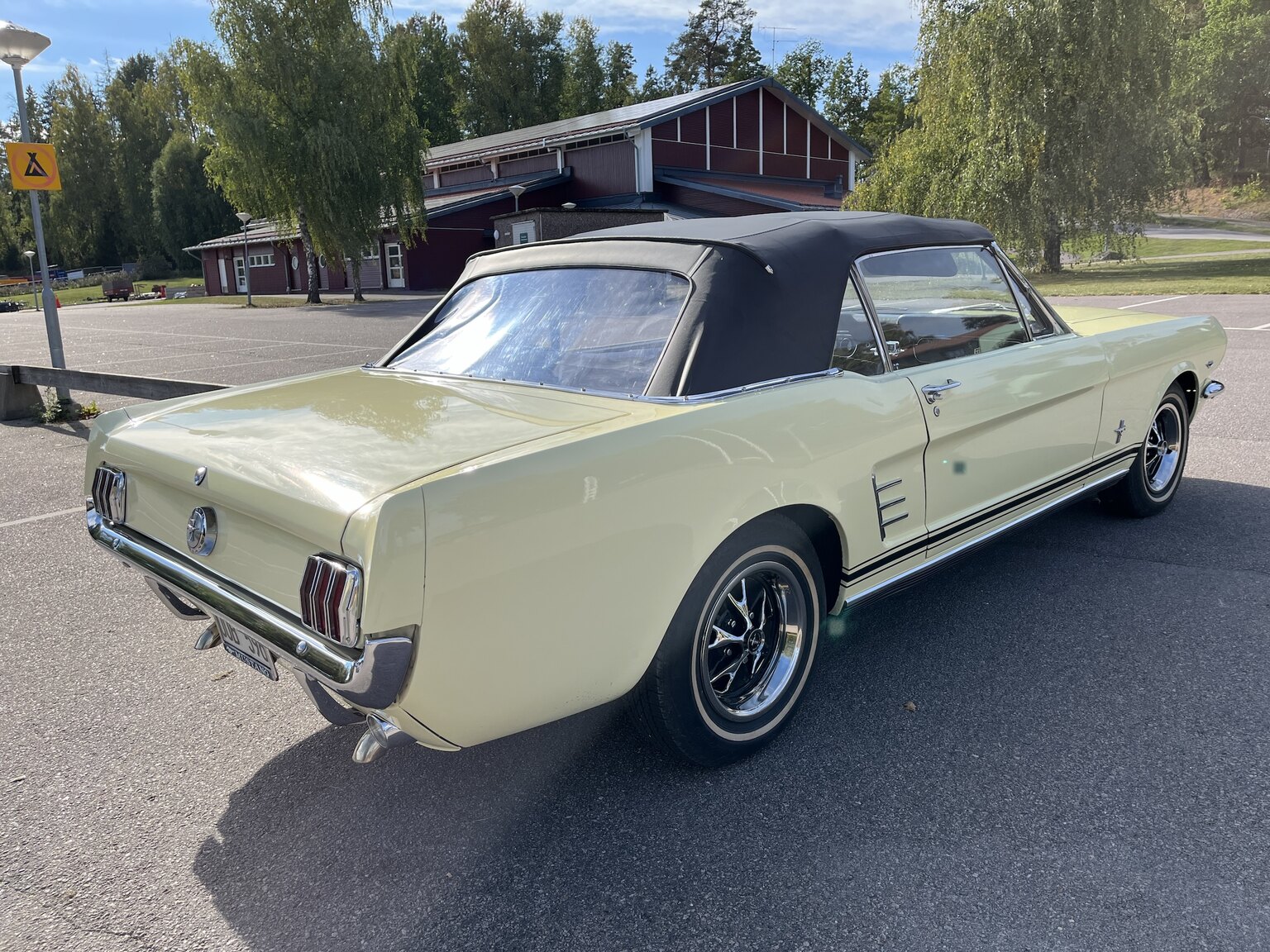 Exteriörbild på 1966 Ford Mustang Cabriolet 289cui