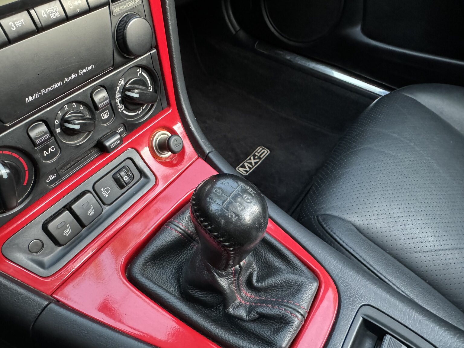 Innenraumfoto von 2004 Mazda MX-5