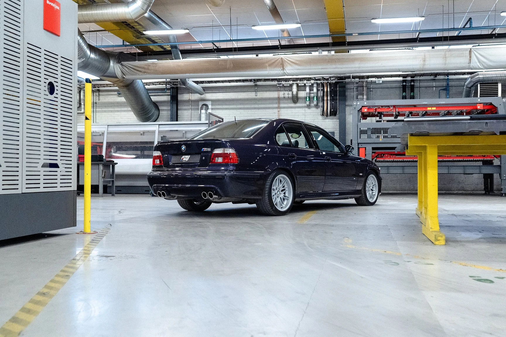 Exterior image of 2002 BMW M5 E39 (107)