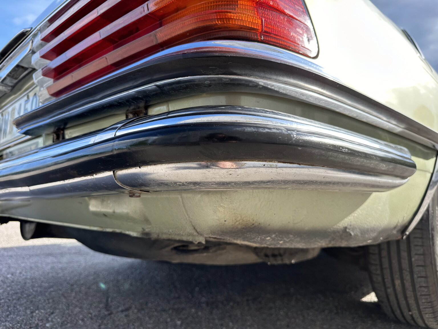 Exterior image of 1975 Mercedes Benz 450 SEL (45)