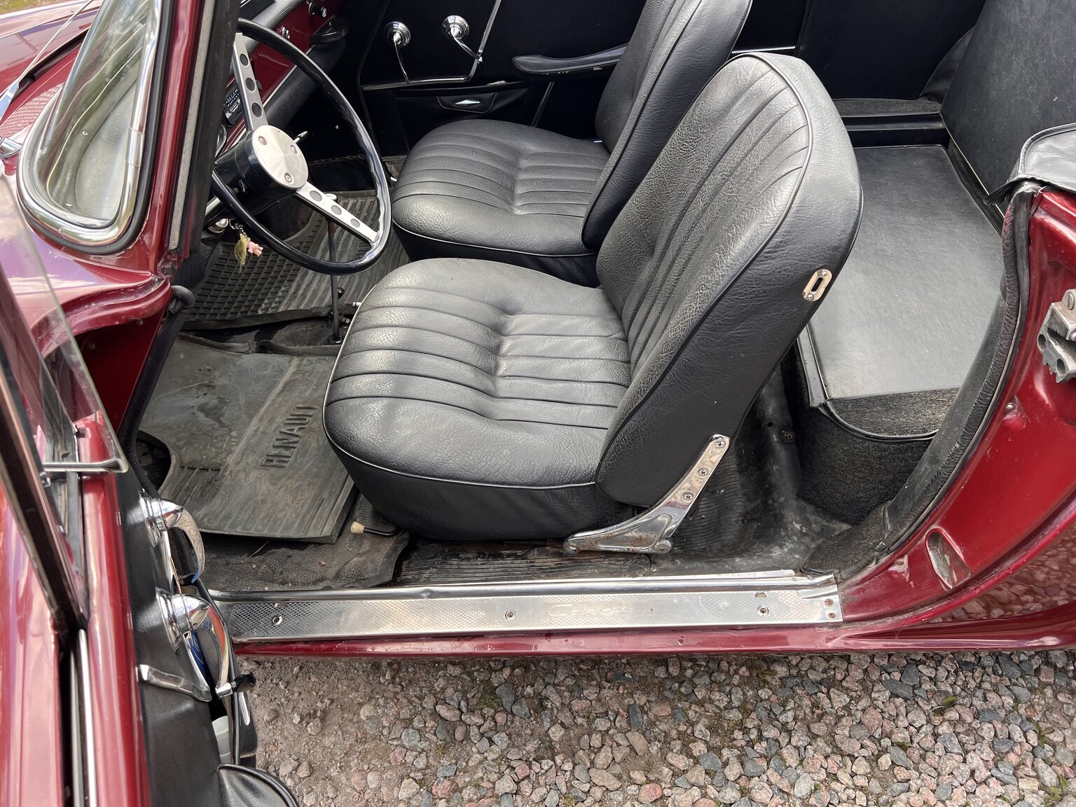 Interior image of 1967 Renault Caravelle Coupé