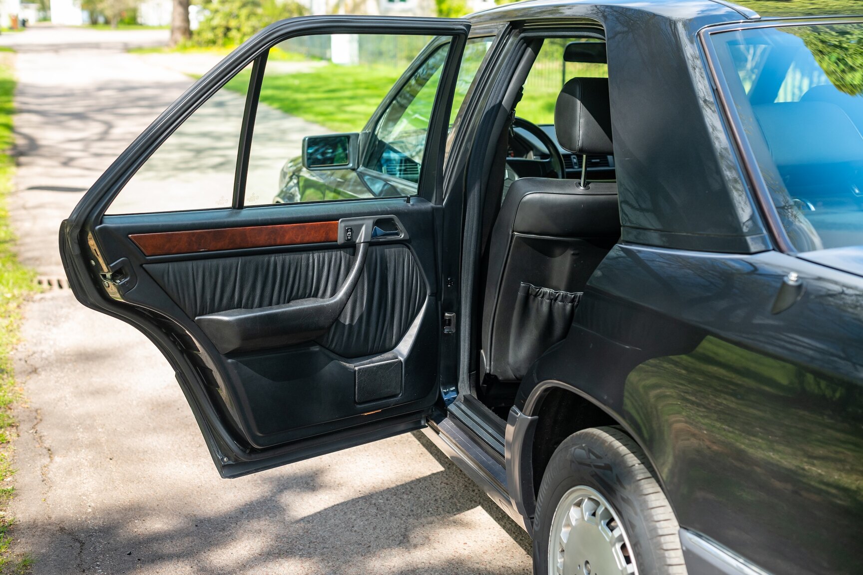 Interior image of 1993 Mercedes-Benz 400 E