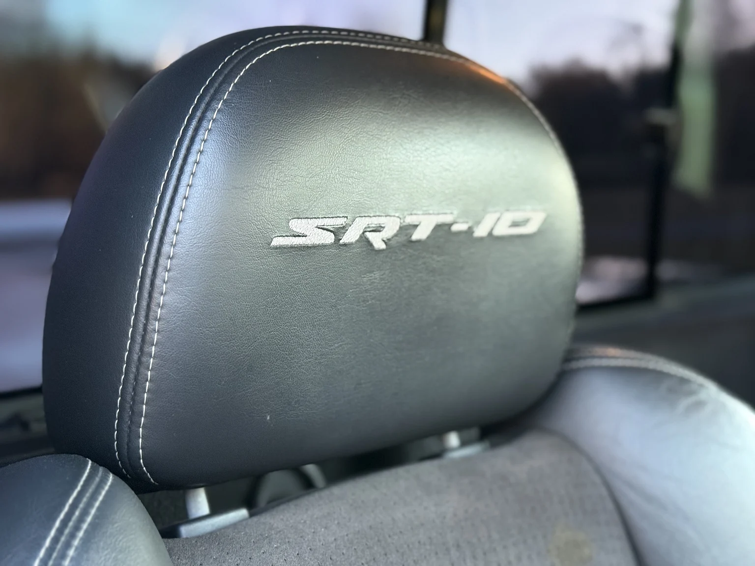 Interior image of 2004 Dodge Ram SRT-10 (30)