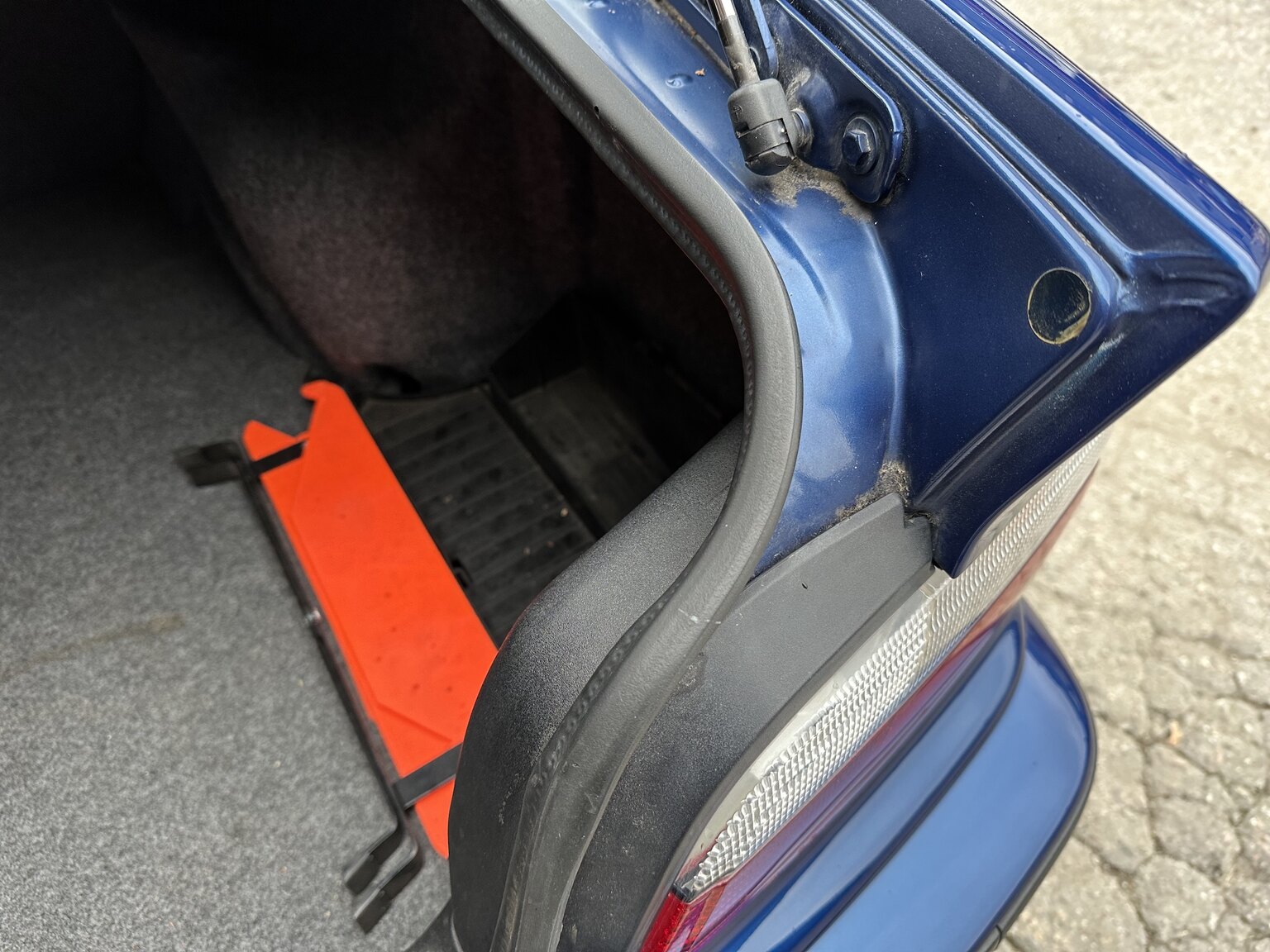 Interior image of 1996 BMW 328i Coupé E36 M-Sport