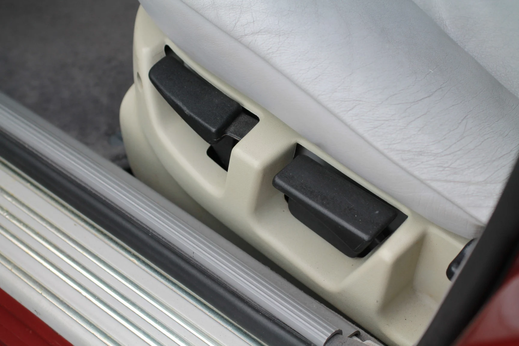 Innenraumfoto von 1993 BMW 540i Sedan (80)