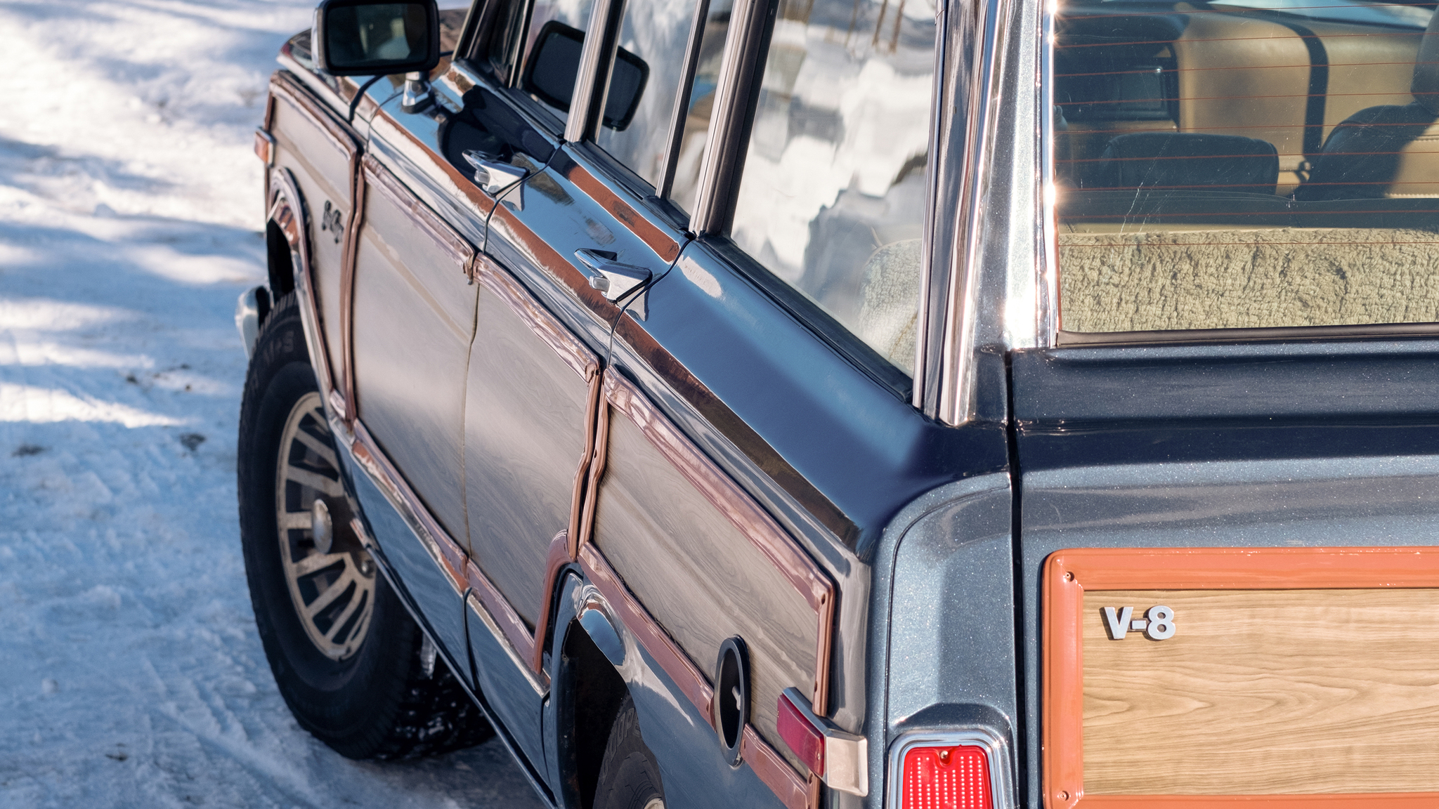 Exterior image of 1988 Jeep Grand Wagoneer 5.9