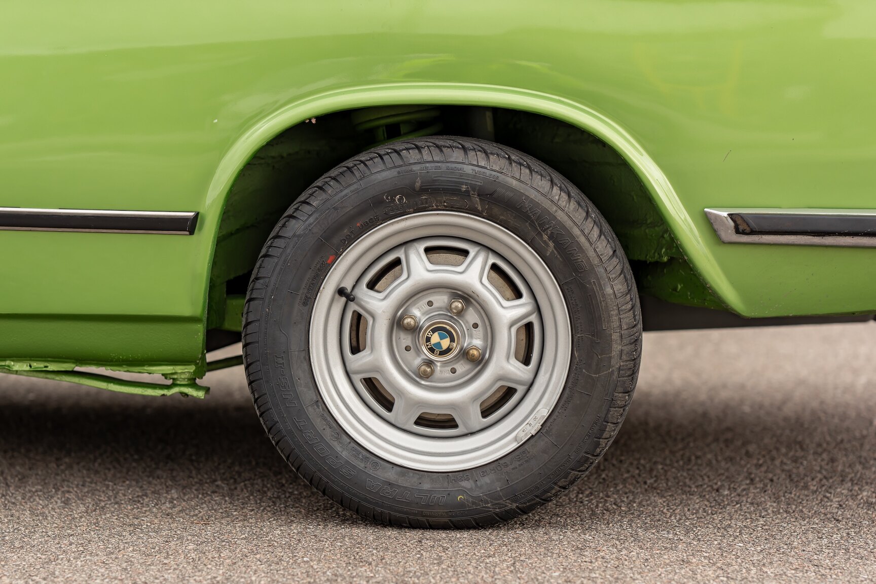 Exterior image of 1975 BMW 2002