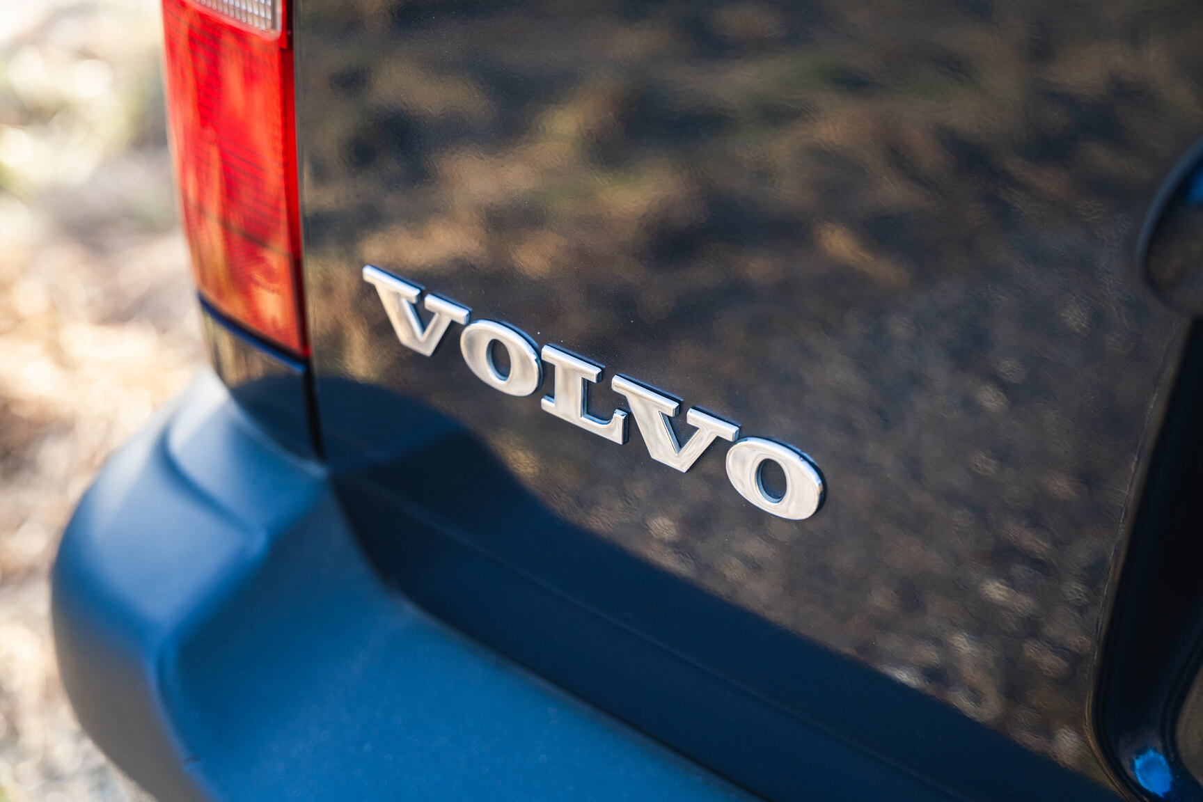 Exterior image of 2000 Volvo V70 XC