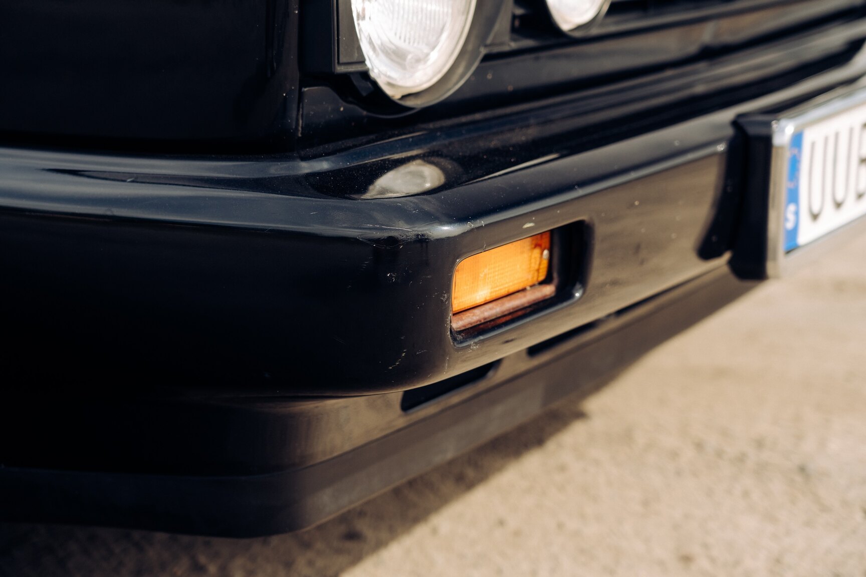 Exterior image of 1991 VW Golf Cabriolet "Etienne Aigner Edition"