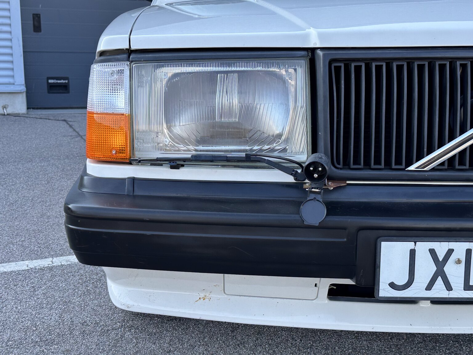 Exterior image of 1991 Volvo 240 GLT