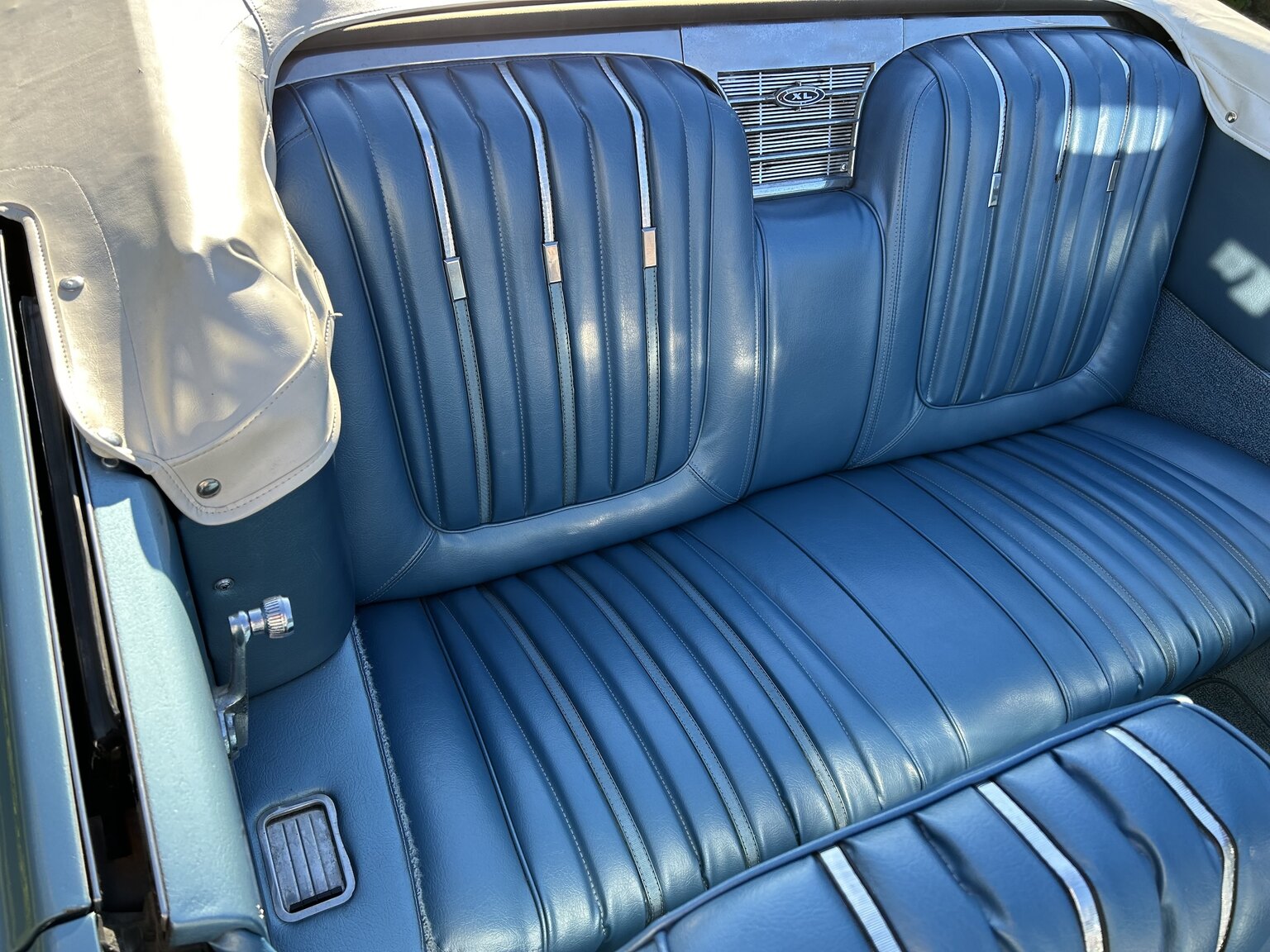 Interior image of 1962 Ford Galaxie 500 XL Sunliner