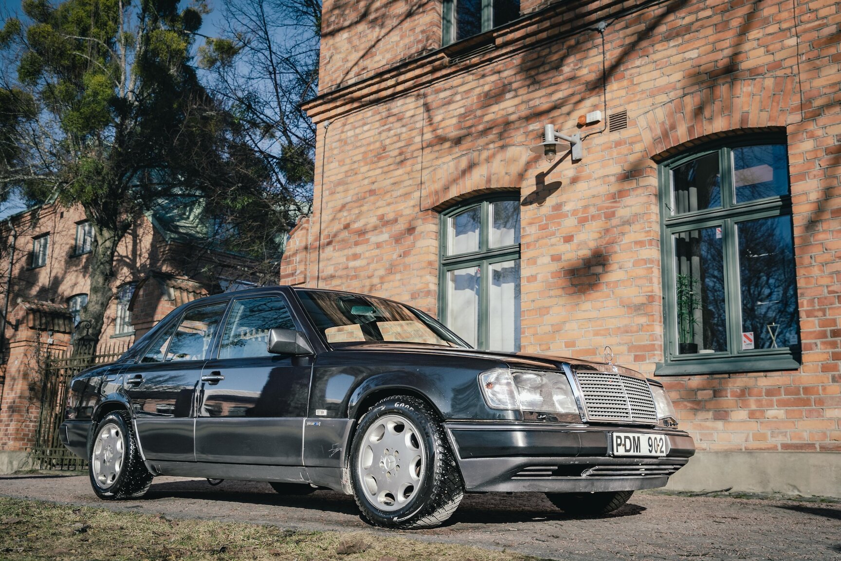 Aussenfoto 1991 Mercedes-Benz 300E-24 (6)
