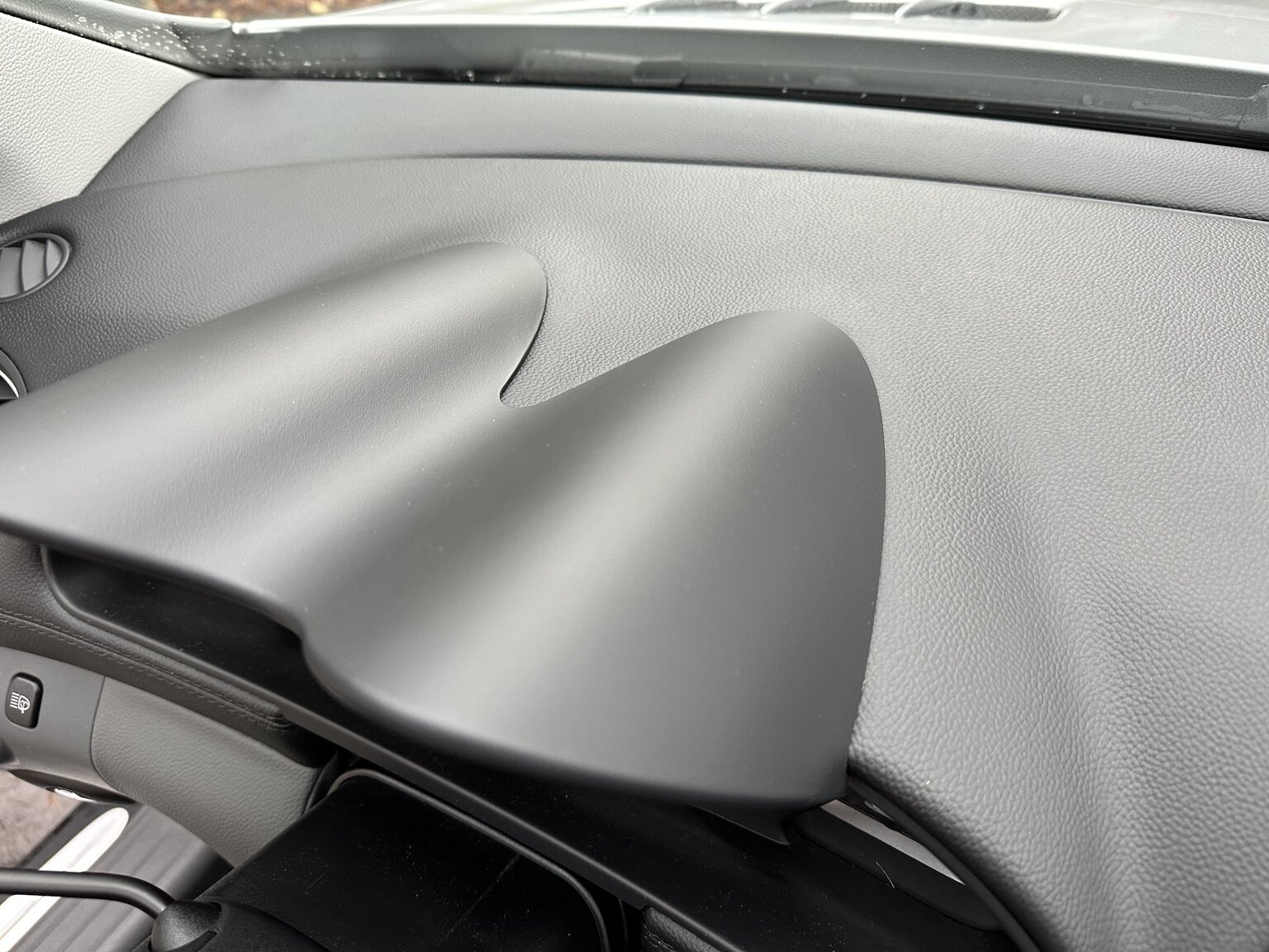 Interior image of 2005 Mercedes-Benz SL 350