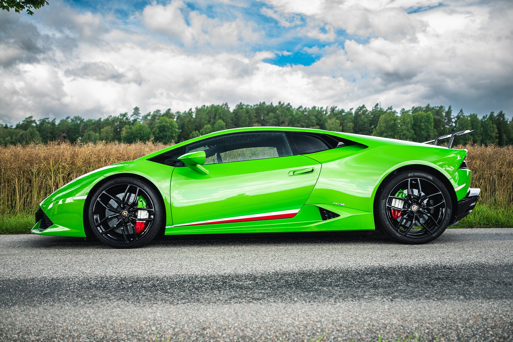 Exterior image of 2016 Lamborghini Huracan LP-610-4
