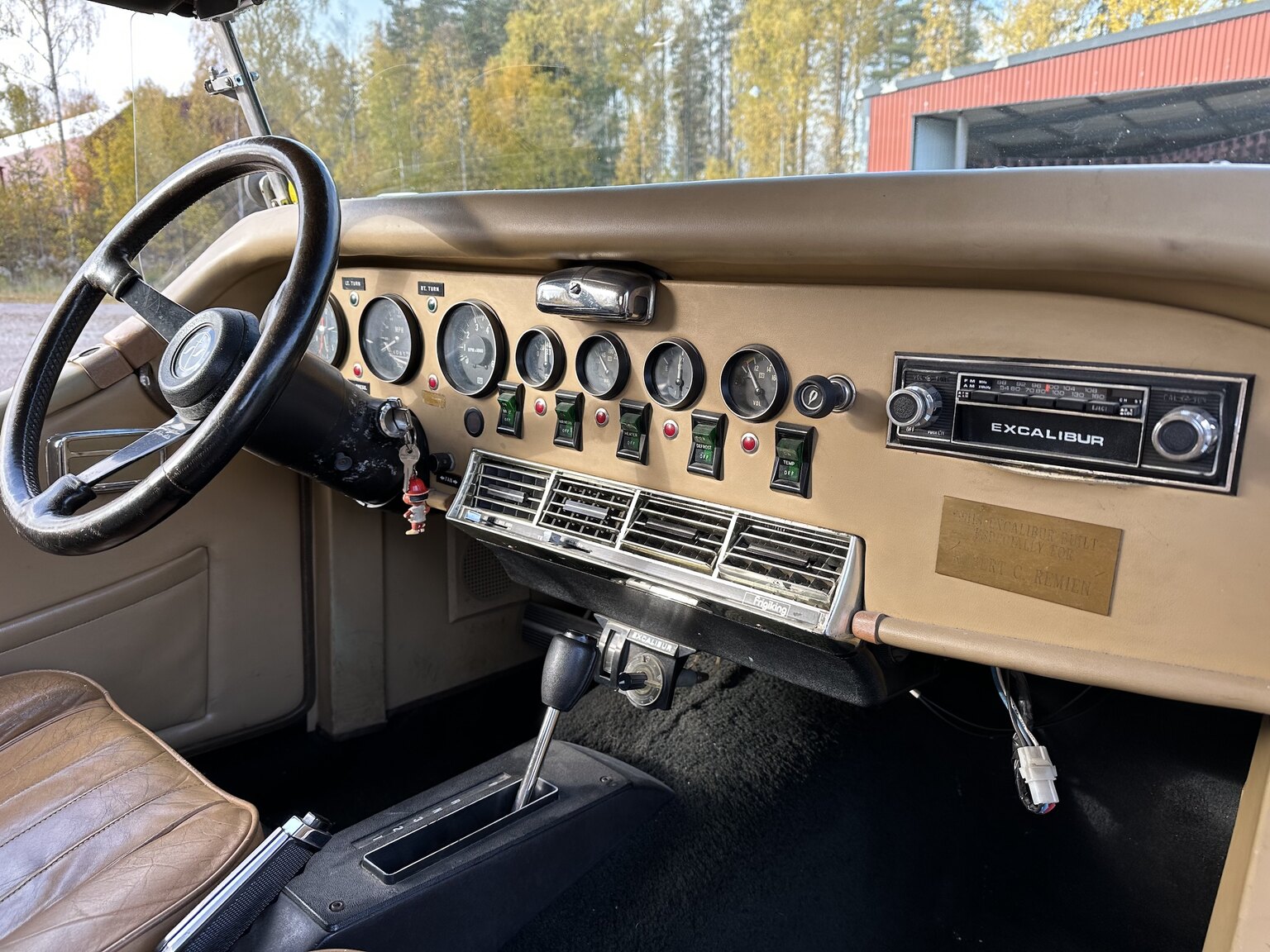 Innenraumfoto von 1975 Excalibur Phaeton series III  (3)