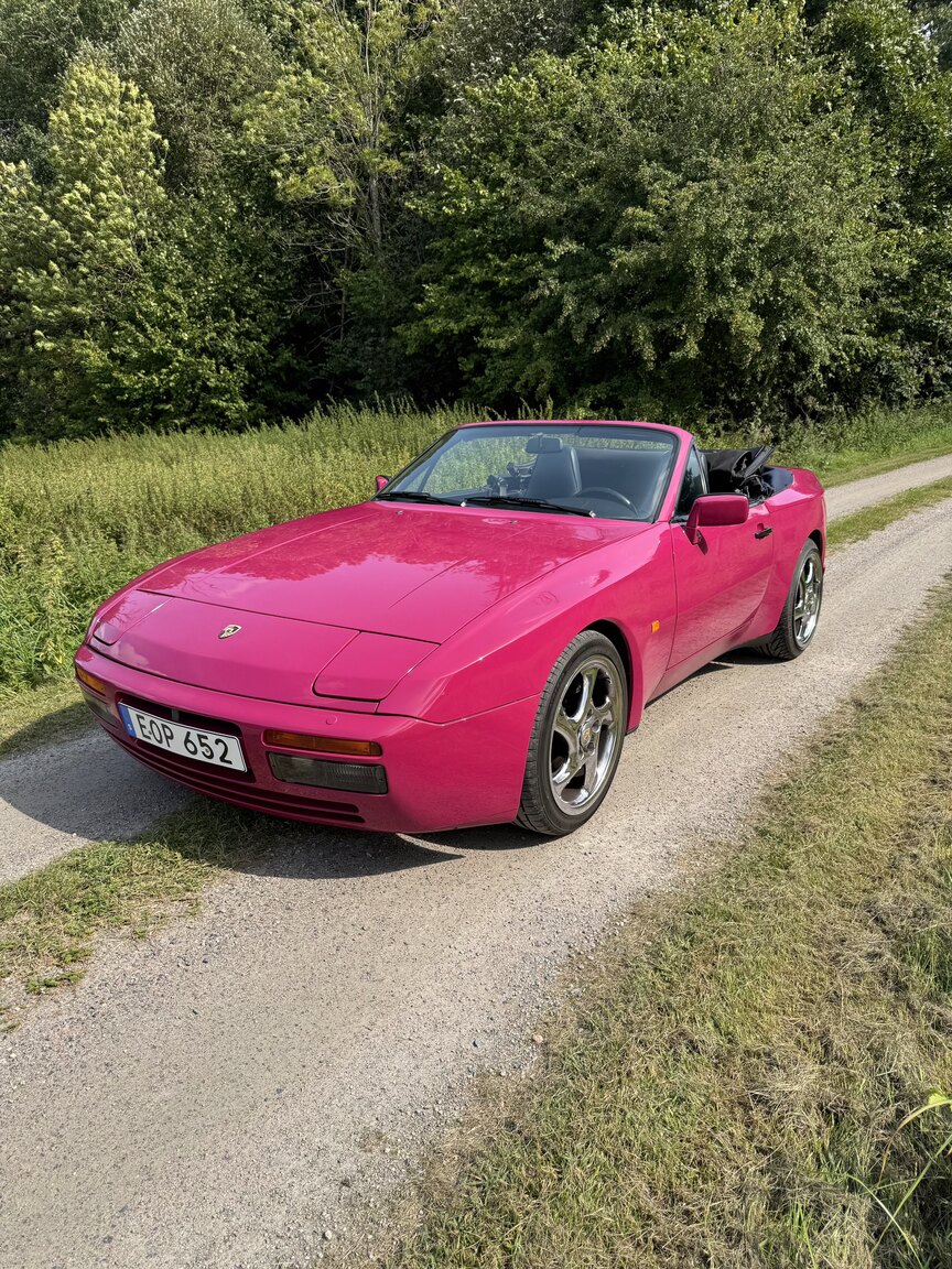 Exterior image of 1990 Porsche 944 S2 Convertible