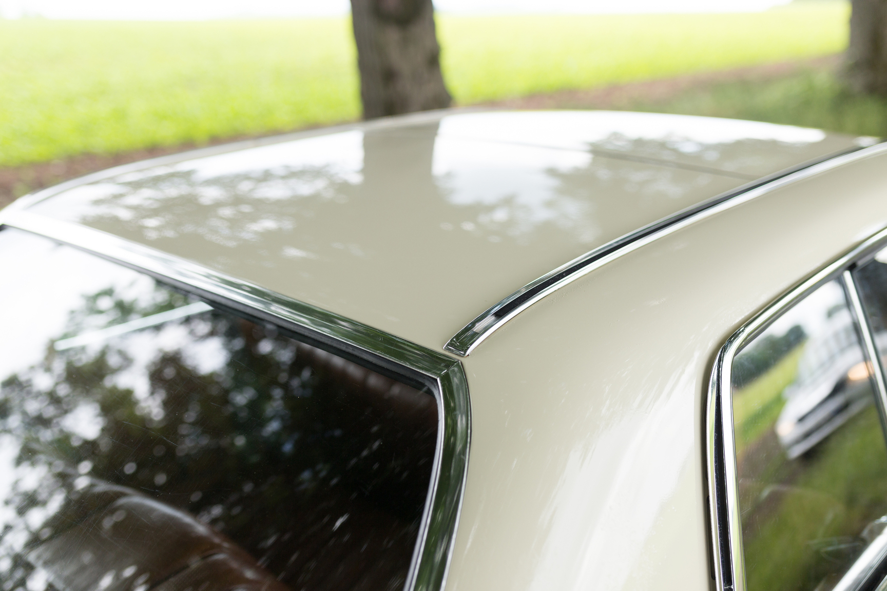 Exteriörbild på 1971 Mercedes 250 C