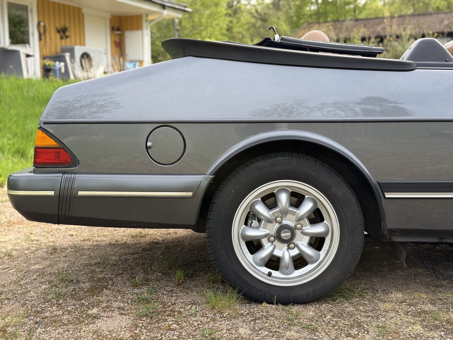 Exterior image of 1987 SAAB 900 Cabriolet 2.0 Turbo T16