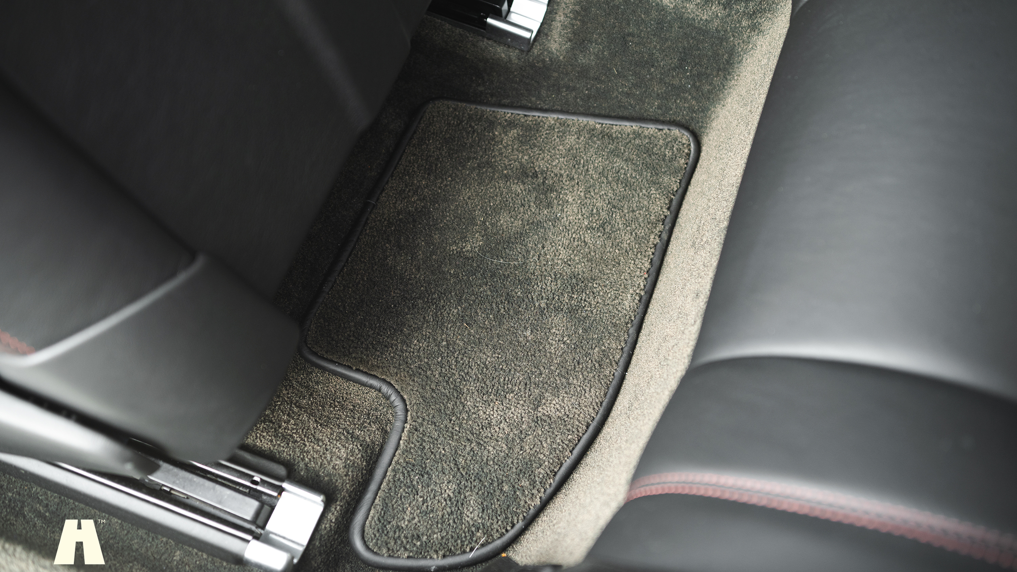 Innenraumfoto von 2013 Bentley Continental GT V8 (45)