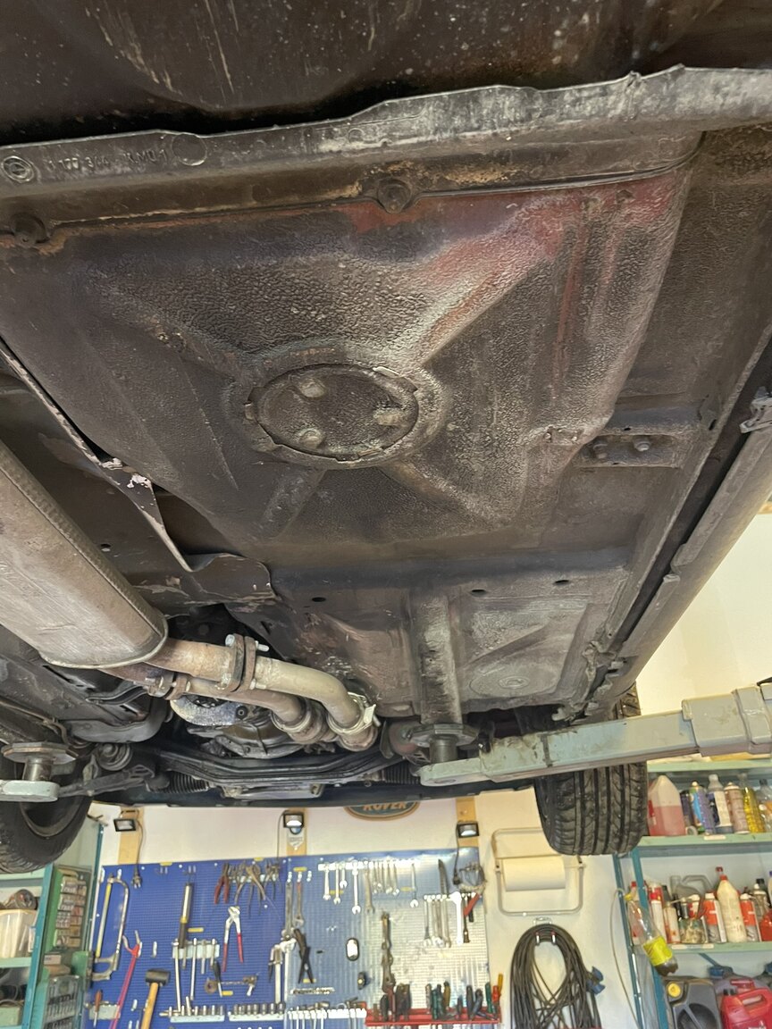 Image of 1987 BMW 320i mechanics