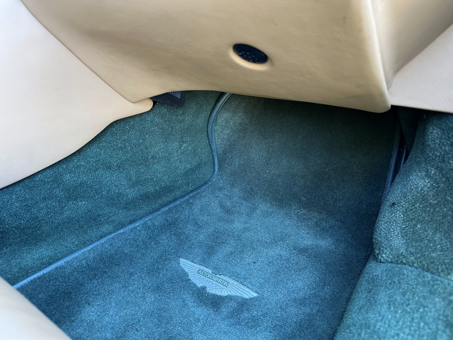 Innenraumfoto von 2003 Aston Martin DB7