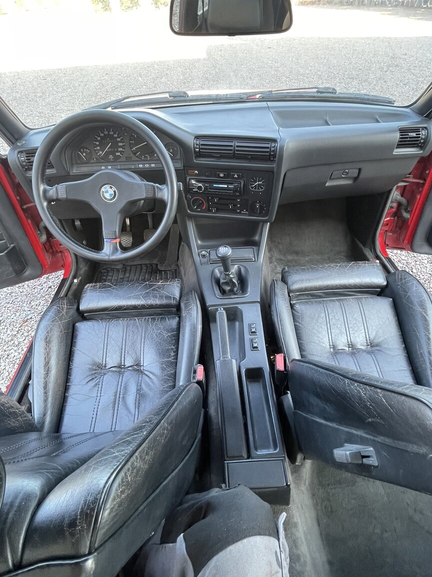 Innenraumfoto von 1987 BMW 320i