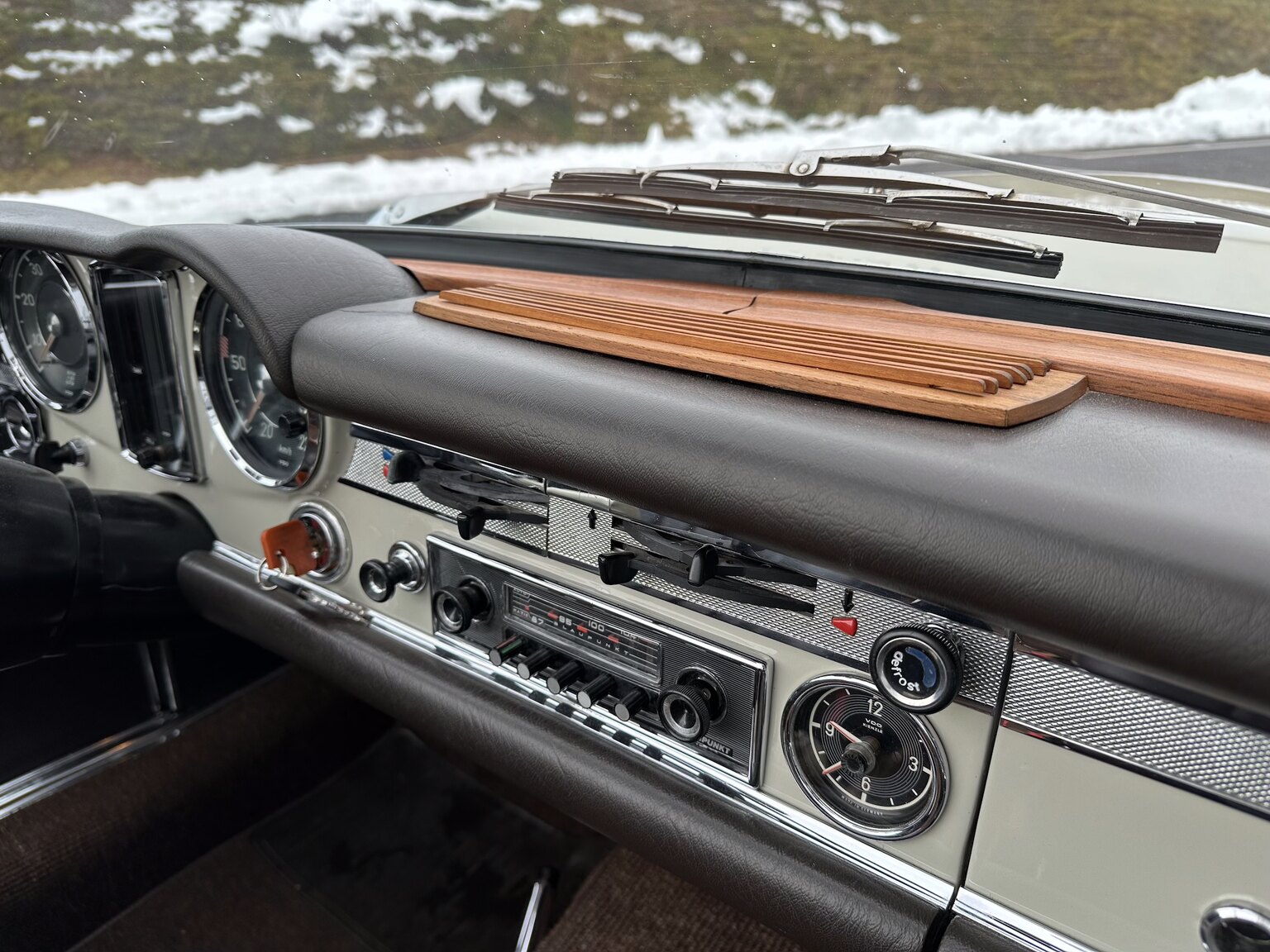 Innenraumfoto von 1968 Mercedes Benz SL 280 Pagoda