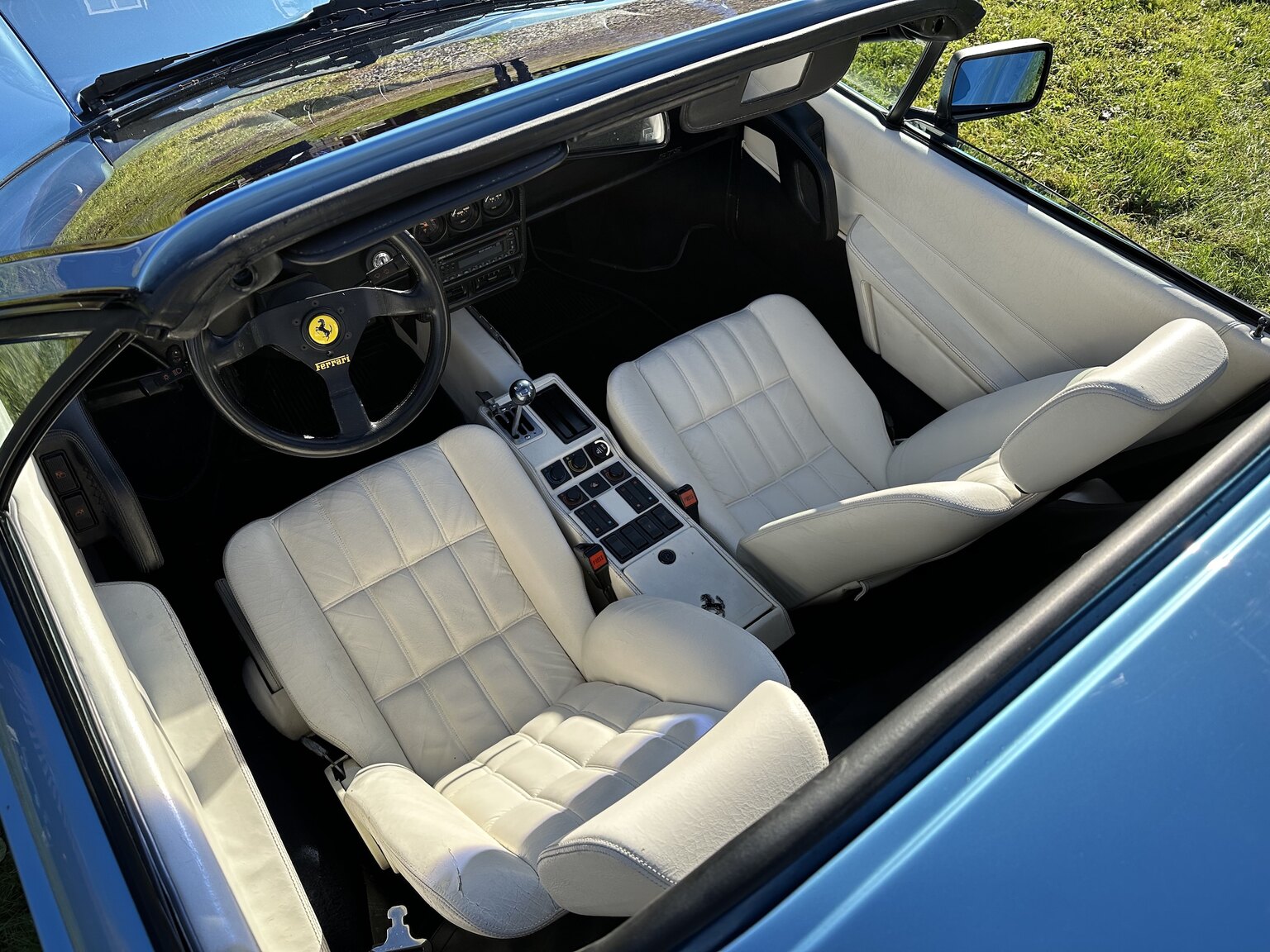 Innenraumfoto von 1986 Ferrari 328 GTS