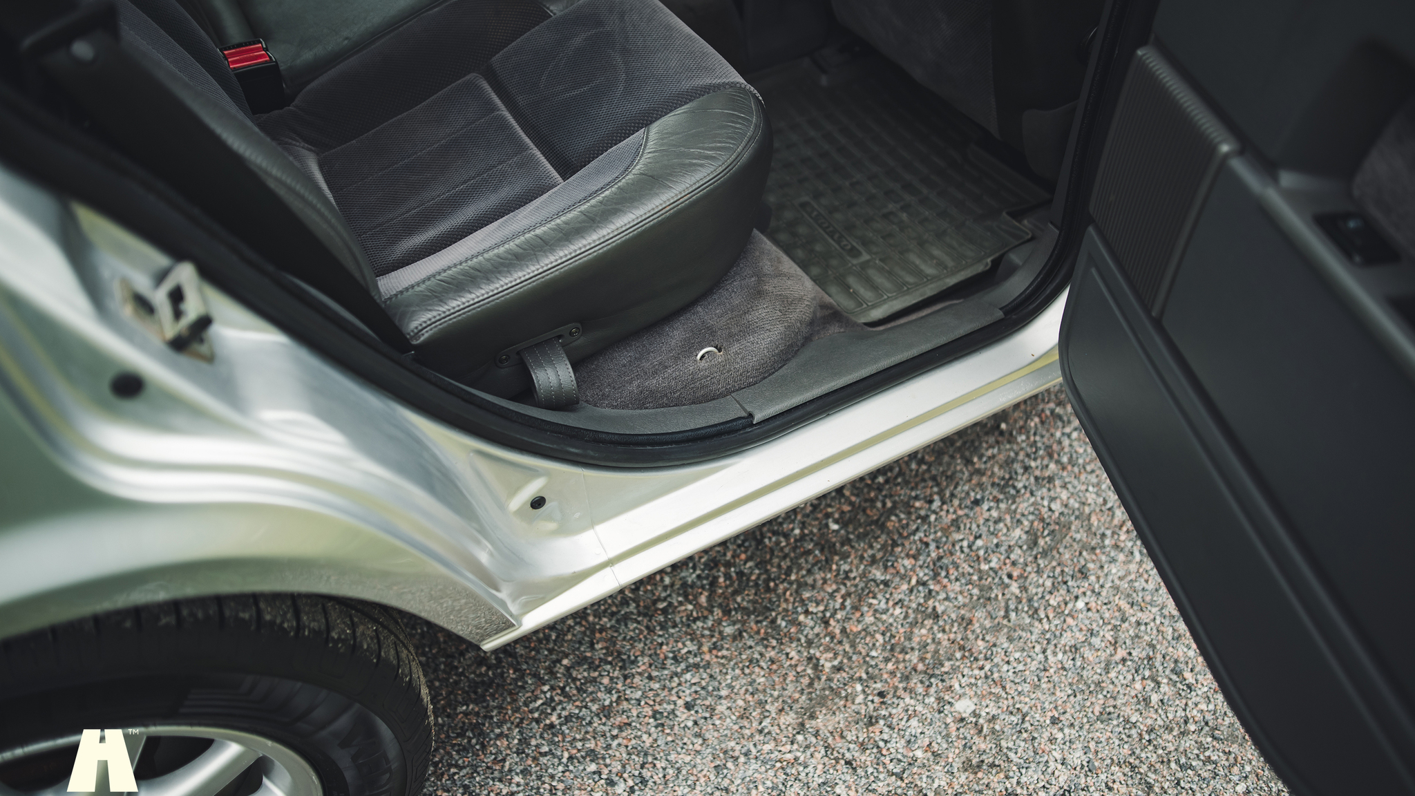 Interior image of 1997 Volvo 945 